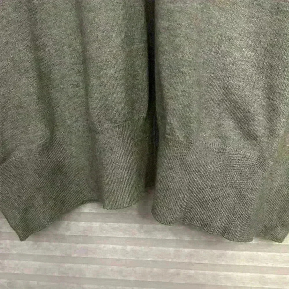 NWT Liz Claiborne light weight grey sweater plus size 3x v neck - Picture 3 of 6